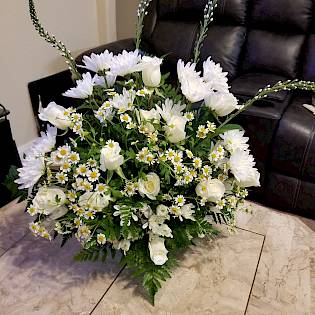 Arreglos  Florales para Sepelios, iglesias y eventos religiosos/Floral arrangements for funerals, churches and religious events