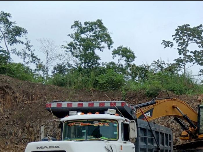 Acarreos Panamá - Volquete, Equipo pesado, Mudanzas y acarreos en Panamá Vehiculos de transporte en Panamá